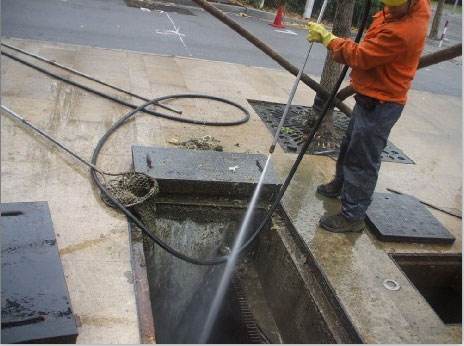 静乐池底污泥如何清理